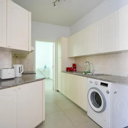 Resitour - Kings Palace Apartament *